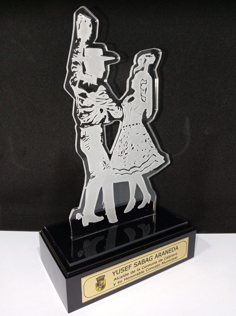 Diseño propio de nuestro taller. Ideal para tus premiaciones.